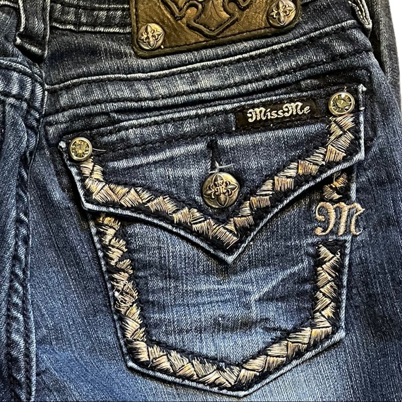 Miss Me Signature Rise Embellished Jeans Size 26 - Picture 9 of 14